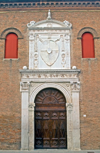 Il portale di Palazzo Schifanoia
